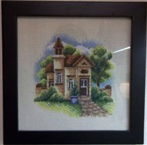 Еще один домик, вышитый Таней