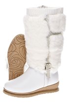 Зимние сапожки молочного цвета