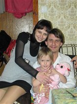 мама, папа,я-счастливая семья)))