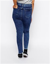 Укороченные мраморные джинсы c завышенной талией и