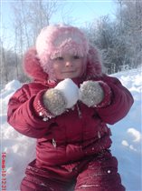 Девочка со снежком.