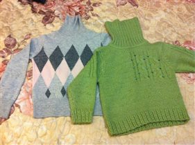 зелёный  свитер -350 руб