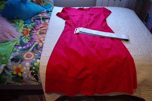 алое платье с белым поясом ШИК-44-1700