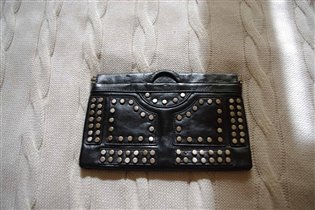 Светски клатч с клепками-400