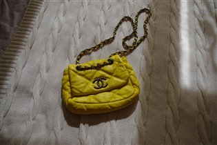 Шанелька желтая на цепочках-700