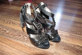 Guess-крутые босоножки-37-900