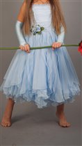 Платье для девочки 6-7 лет голубое с перчатками. 
