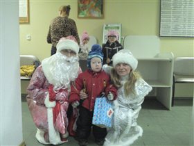Первое фото с Дедом Морозом и Снегурочкой