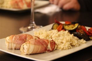 Куриные грудки в беконе с сыром