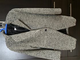 Пальто 42 ПРОДАМ НОВОЕ 2500,00