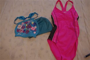 для бассейна 2 шапки/очки/купальник 140-600