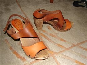 Босоножки кожаные  4000 руб.