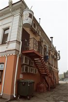House with stairs. Омск, ул. Герцена, 16/97.