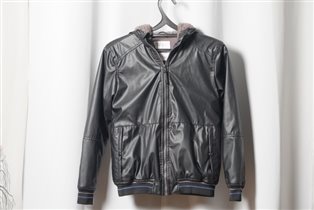Куртка б/у из мягкого кожзама до 140-46 см.800 руб