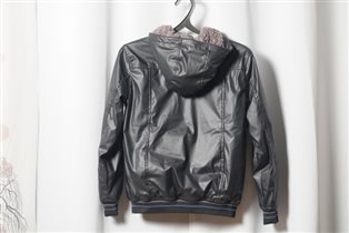 Куртка б/у из мягкого кожзама до 140-46 см.800 руб