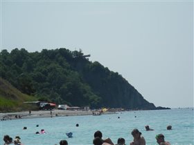 Вид на смотровую площадку Парус с нашего пляжа