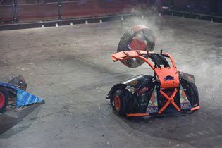 Роботы-тяжеловесы схлестнутся на площадке фестиваля “Золотая осень”  на Новом  Арбате