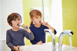 Уход за детскими зубами: правила для мамы, развлечение для ребенка