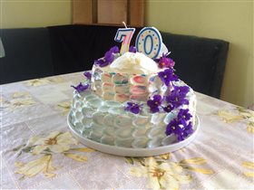 Торт с живыми цветами на юбилей 