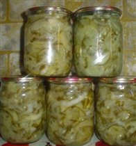 салат из огурцов (огурцы, чеснок, лук, специи) 0,5