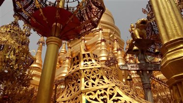 Купола золотых ступ Мьянмы