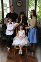 Алена Хмельницкая и Анатолий Белый с семьями готовятся к благотворительному балу “Детских сердец”