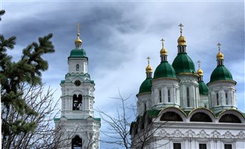 Колокольня и Успенский Собор Астраханского Кремля