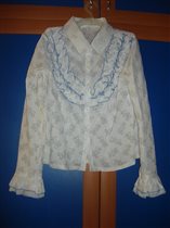 Белая блузка с синими оборками и блестками