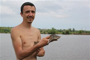Мой любимый муж Антон рыбачит даже в отпуске)