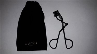 щипцы для завивки ресниц Gucci