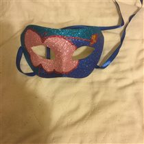 Карнавальная маска из пластика