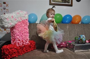 Первый день рождения маленькой принцессы Дианы