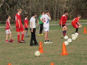 Тренировка юных футболистов