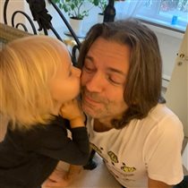 Дмитрий Маликов с сыном: первый поцелуй