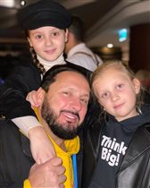 Стас Михайлов с дочерьми: 'Папины красотулечки!'