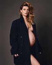 Саша Савельева: беременное голое фото в честь 36-летия