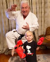 Владимир Винокур с внуком: 'Старший носочек тянет правильно!'