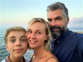 Полина Гагарина с мужем и сыном: 'А вам есть восемнадцать?'