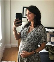 44-летняя Натали Имбрулья забеременела первенцем с помощью донора спермы
