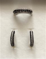 Кольцо и серьги с черными и белыми бриллиантами