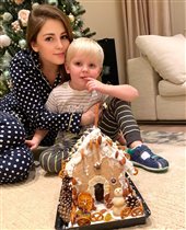 Анна Михайловская с сыном: 'А пряничный домик едят?'