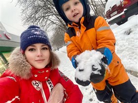 Анна Михайловская с сыном, прогулка по сугробам: до и после