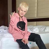 10-летний сын певицы Натали красит волосы и носит розовое: 'Я не боюсь, что скажут, мне - нравится'