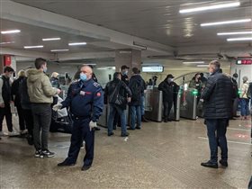 Врач из 'Бурденко': больная женщина пошла в метро - 'забирать кого-нибудь на тот свет'