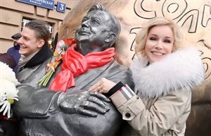 Памятник Олегу Табакову - почти все дети актёра собрались на церемонии открытия. Кого не было?