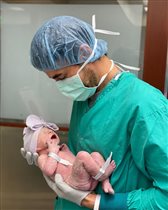 Энрике Иглесиас и Анна Курникова: первое фото с новорожденным