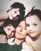 Актриса и мама тройняшек Мария Болтнева: 'Я получаю пособие - 5600 рублей на всех - это позор!'
