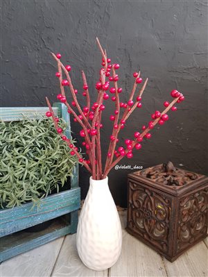 Букетик из веточек илекса. 2100р.