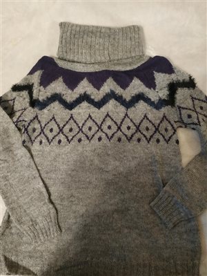 свитер шерсть с круглой манишкой и высоким горлом