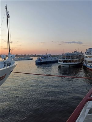 Бурная жизнь в порту Казани, 6 корабликов в кадре